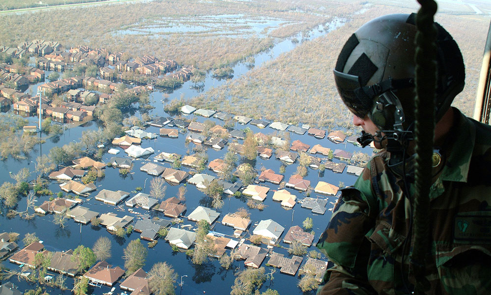 30.80L Towns/CIties, 2001- . OVER NEW ORLEANS Tech. Sgt. Keith Berry looks down into flooded streets searching for survivors. He is part of an Air Force Reserve team credited with saving more than 1,040 people in the aftermath of Hurricane Katrina. He is a pararescueman with the 304th Rescue Squadron from Portland, OR. (U.S. Air Force photo by Master Sgt. Bill Huntington) No perm required. Photo 050904-F-8110H-033.