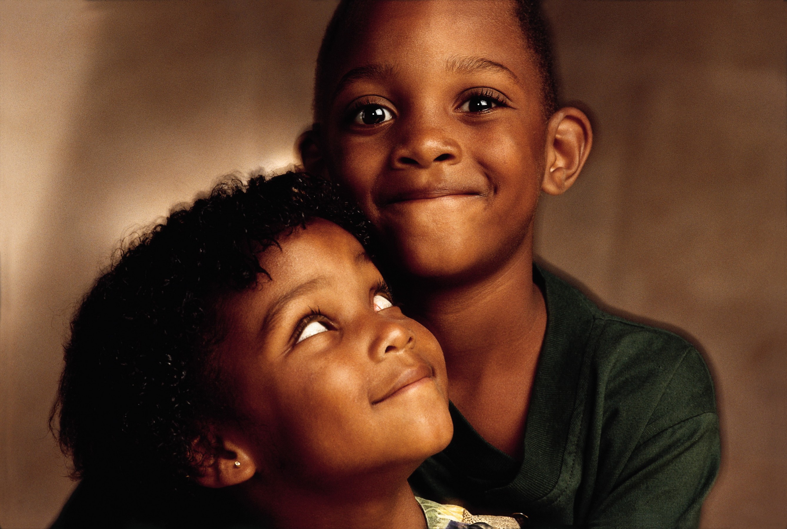 Smile brothers. 2 Черных брата. Black sister Википедия. Sister and brother look Black. Who is a Happy child?.