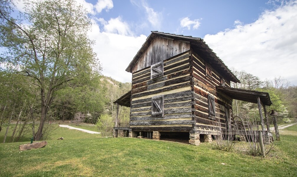 Rural Log Cabin. Log Cabin in the mountains of Kentucky. This is a historical pioneer cabin the Daniel Boone National Forest. This is not a private residence or property.