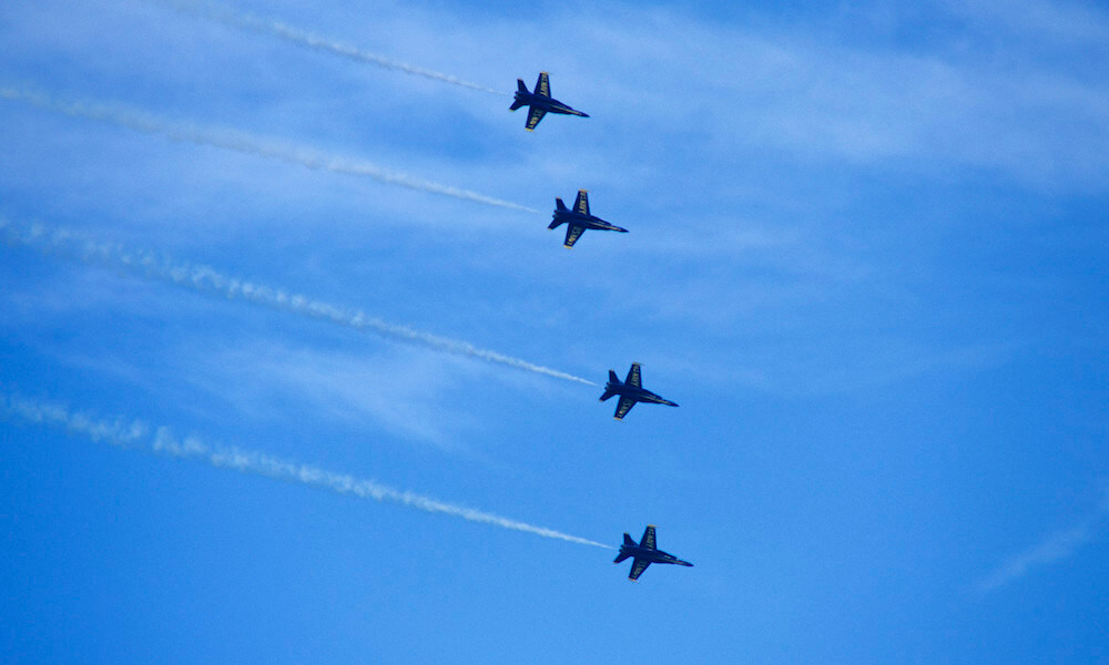 Blue Angels (United States Naval Flight Demonstration Squadron), view from below