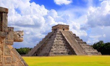 Chichen Itza snake and Kukulkan Mayan temple pyramid Mexico Yucatan