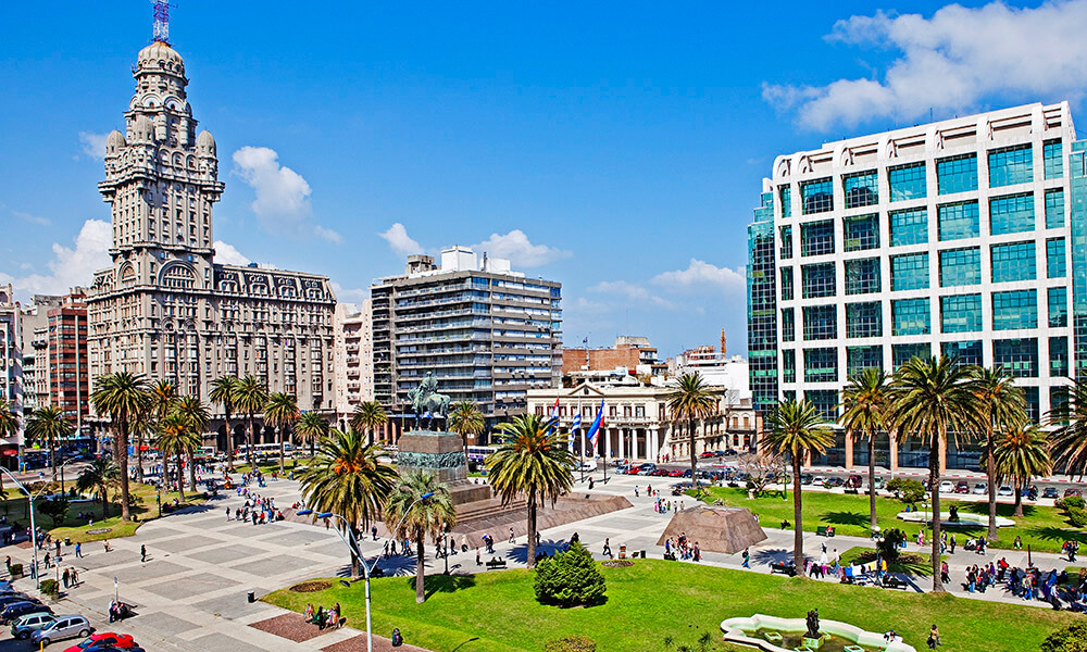 Plaza Independencia, Montevideo, Uruguay, with Palacio Salvo building